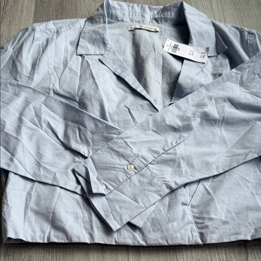 Abercrombie & Fitch Light Blue Button-Down Shirt. CAJA. #. 1 A